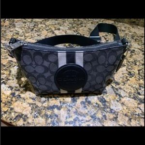 Coach crossbody bag (like new) only used twice